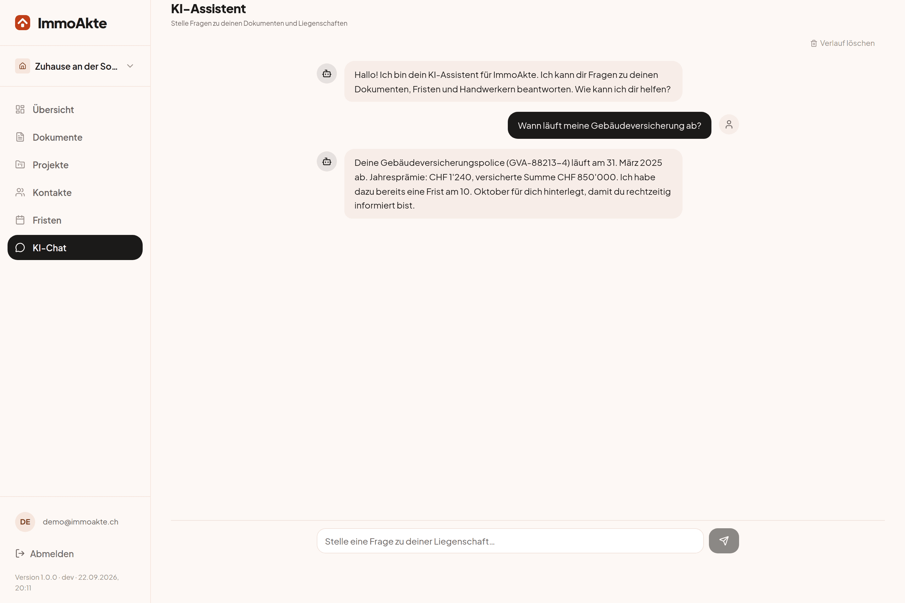 KI-Assistent in ImmoAkte beantwortet eine Frage zu einer Versicherungspolice